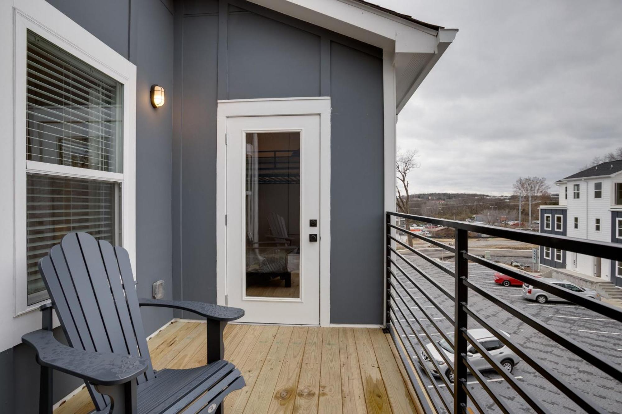 Modern Townhome, 10Min To Downtown! 8Min To Grand Ole Opry! Sleeps 8! ناشفيل المظهر الخارجي الصورة