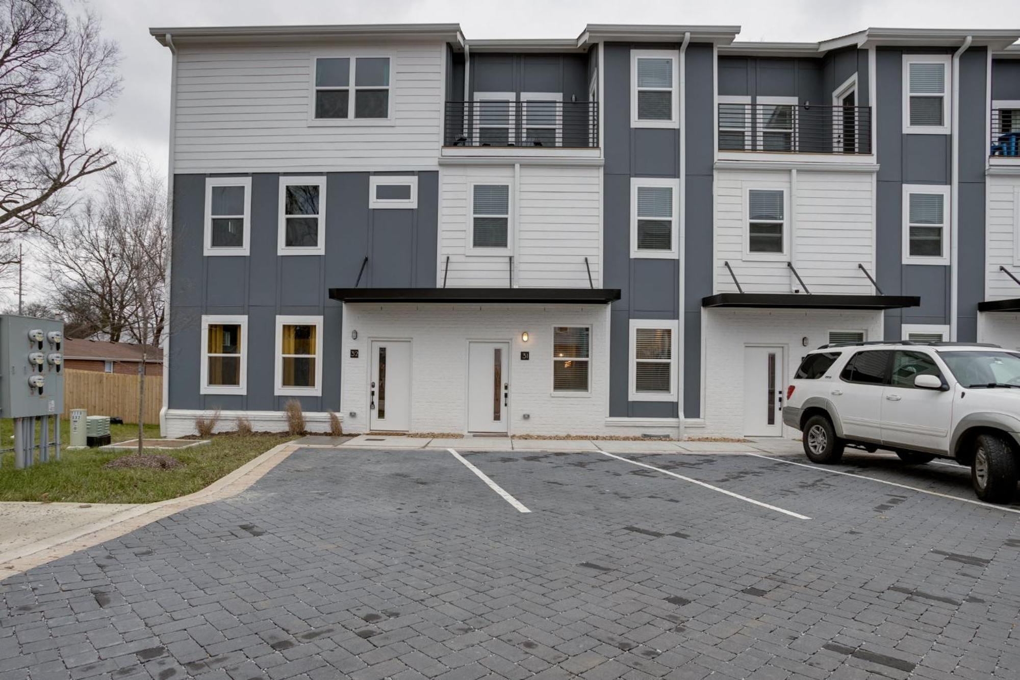 Modern Townhome, 10Min To Downtown! 8Min To Grand Ole Opry! Sleeps 8! ناشفيل المظهر الخارجي الصورة