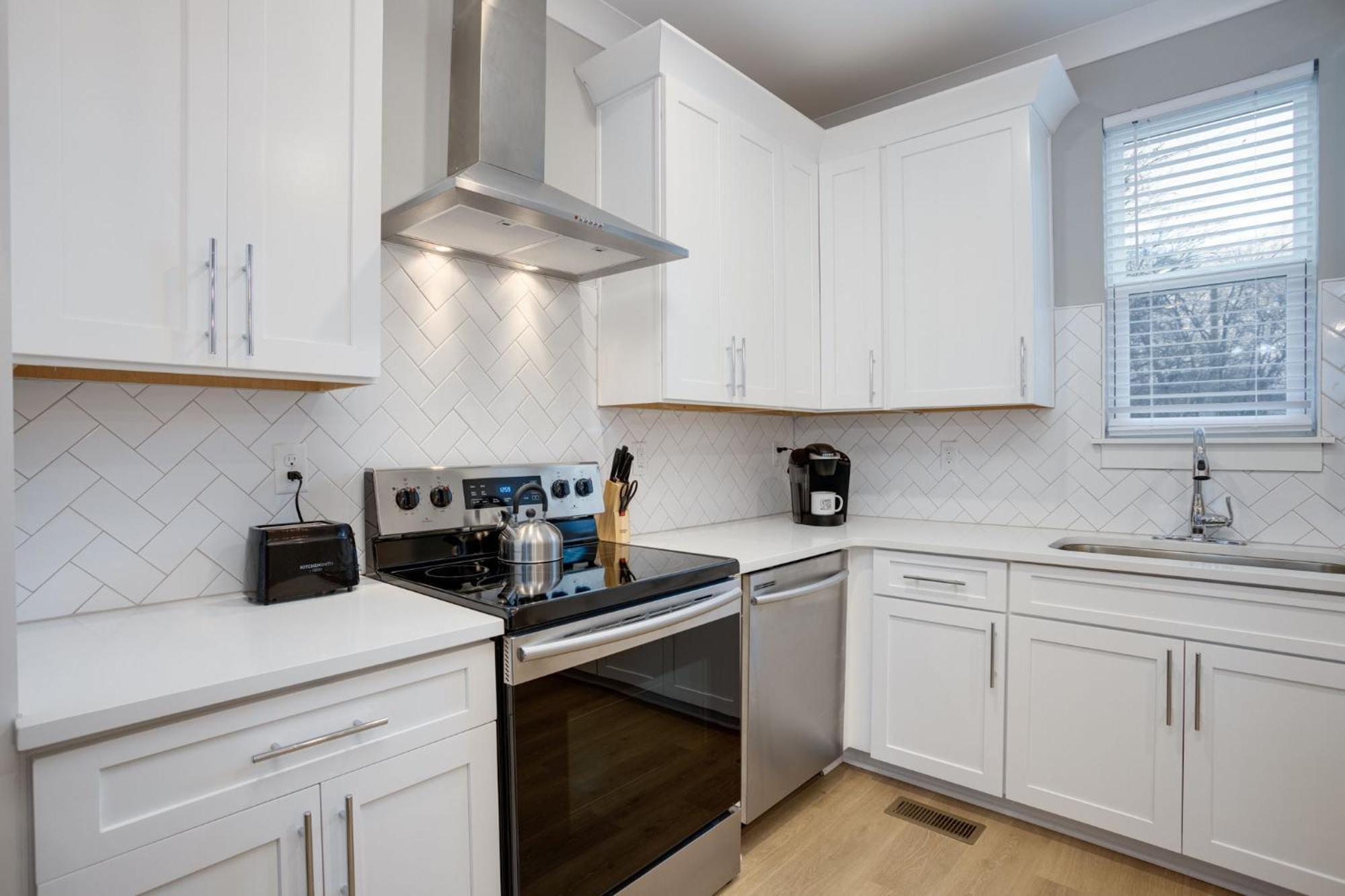 Modern Townhome, 10Min To Downtown! 8Min To Grand Ole Opry! Sleeps 8! ناشفيل المظهر الخارجي الصورة