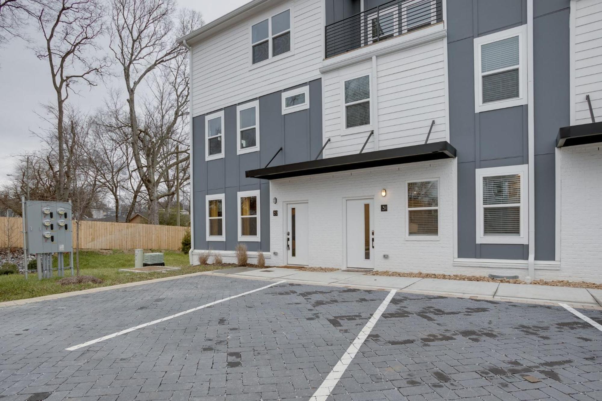 Modern Townhome, 10Min To Downtown! 8Min To Grand Ole Opry! Sleeps 8! ناشفيل المظهر الخارجي الصورة