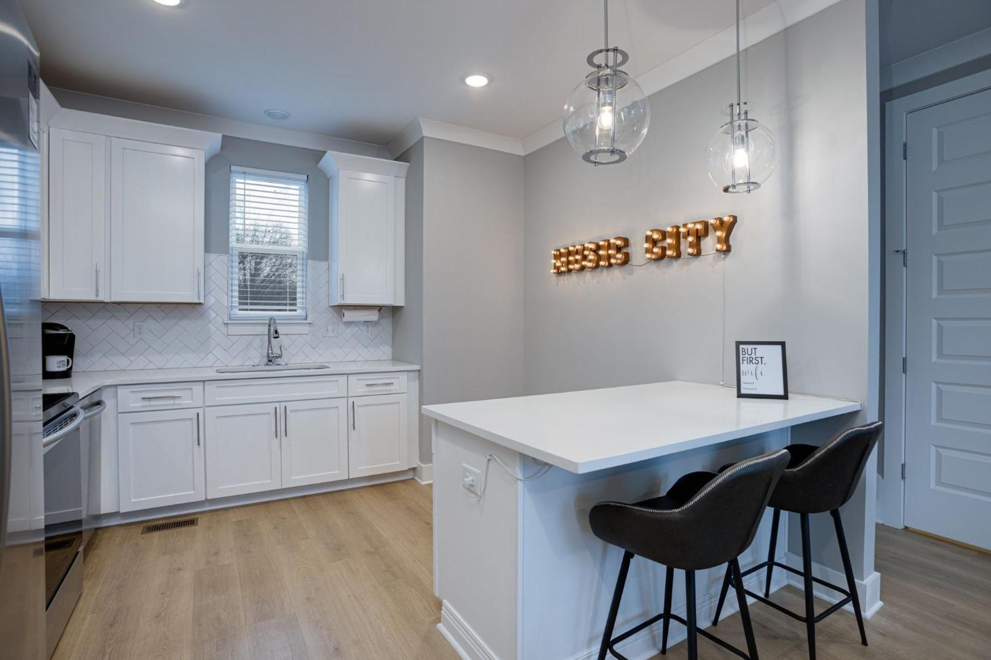 Modern Townhome, 10Min To Downtown! 8Min To Grand Ole Opry! Sleeps 8! ناشفيل المظهر الخارجي الصورة