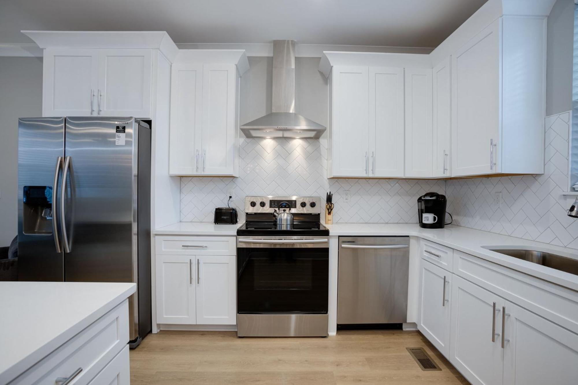 Modern Townhome, 10Min To Downtown! 8Min To Grand Ole Opry! Sleeps 8! ناشفيل المظهر الخارجي الصورة